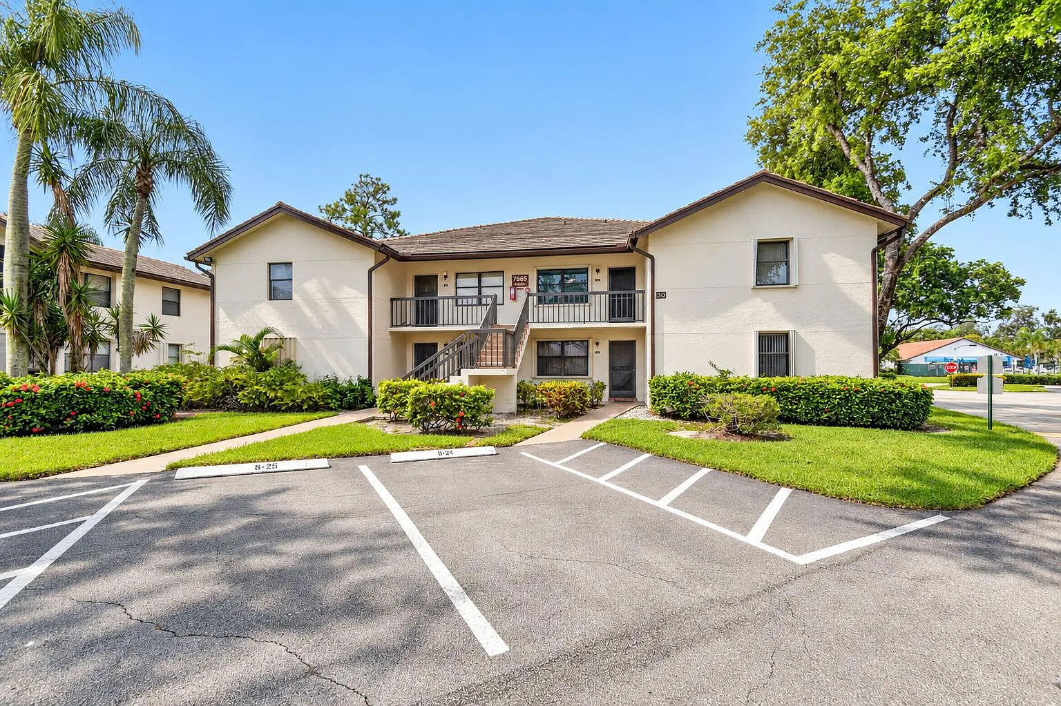 2 bed, 2.0 bath, 1049 sqft, $1,900 — Photo 1