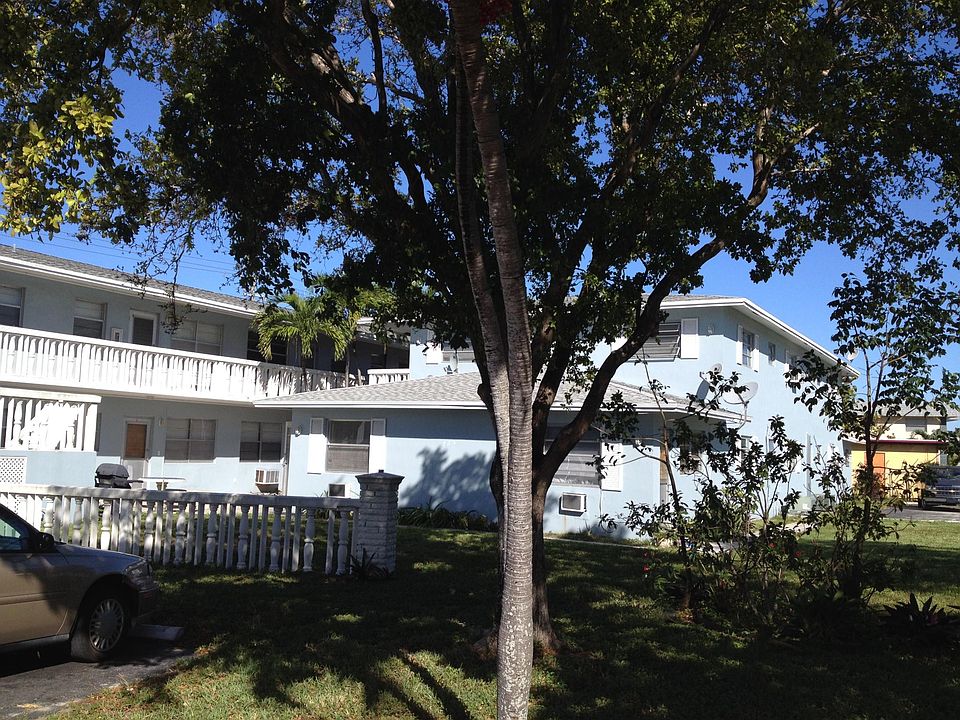 1st image of 725 SE 23rd St APT 17