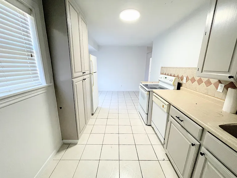 1408 SE 12th St — Photo 13