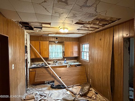 5th image of 734 Vine St