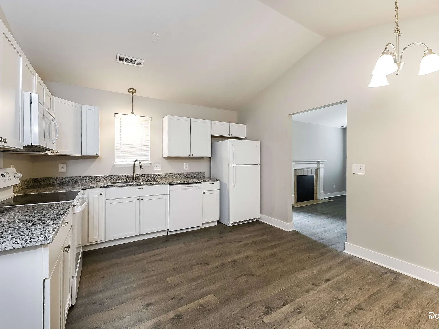 3 bed, 2.0 bath, 1100 sqft, $2,095 — Photo 3