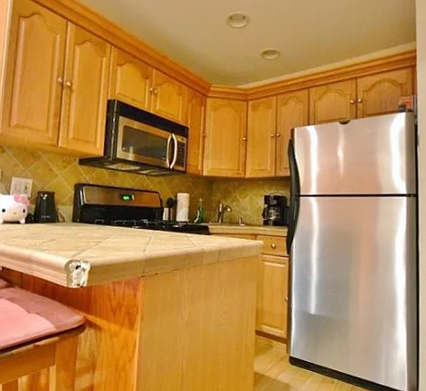 5th image of 339 W 71st St APT 8