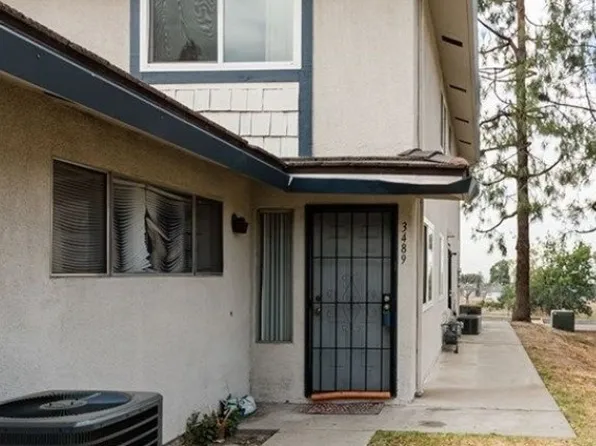 3489 Rainbow Ln, Highland, CA 92346