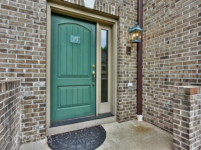 15 Sherbrooke Ct — Photo 6