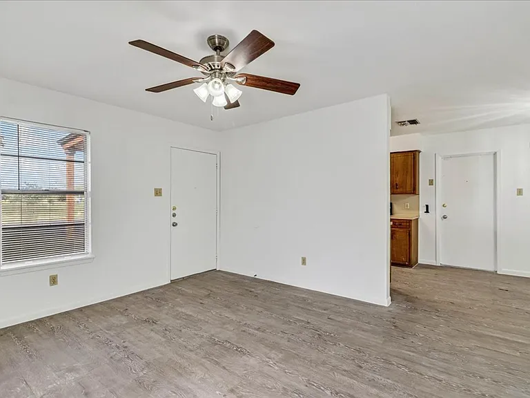 1622 La Joya St — Photo 7