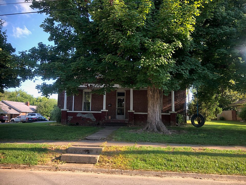 1st image of 402 W Depot St
