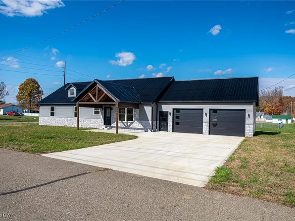 950 Beech St, Newcomerstown, OH 43832
