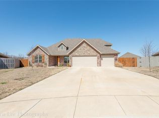 2991 N Labordite Dr, Fayetteville, AR 72704