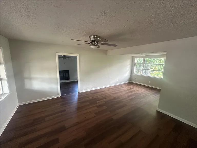 2908 Binyon St — Photo 4