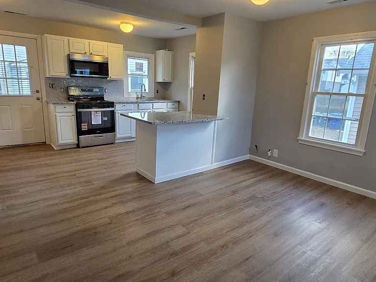 126 Tremont St #B — Photo 4