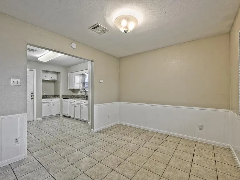 2327 Shadbury Ct — Photo 6