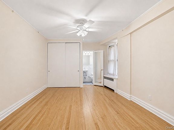 3rd image of 601 Pelham Parkway N #106