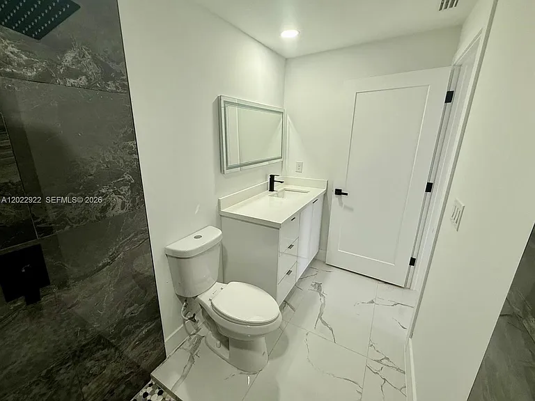 111 E North Shore Ave — Photo 17