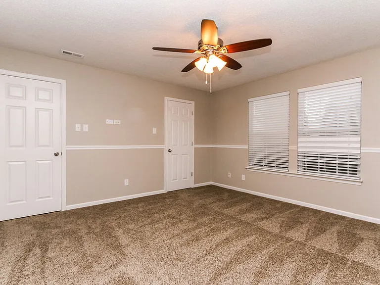2425 Woodmont Ct — Photo 7