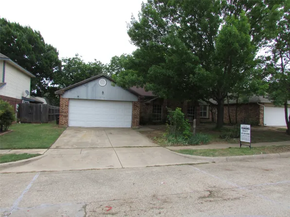 8337 Cloverglen Ln, Fort Worth, TX 76123