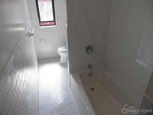 Rented by City Connections Realty | media 11