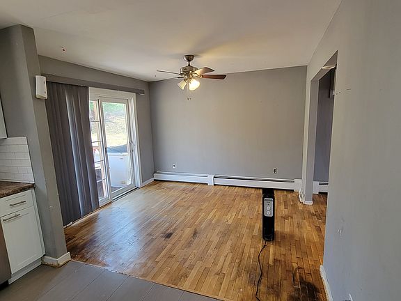 5th image of 15 Greenwood Dr