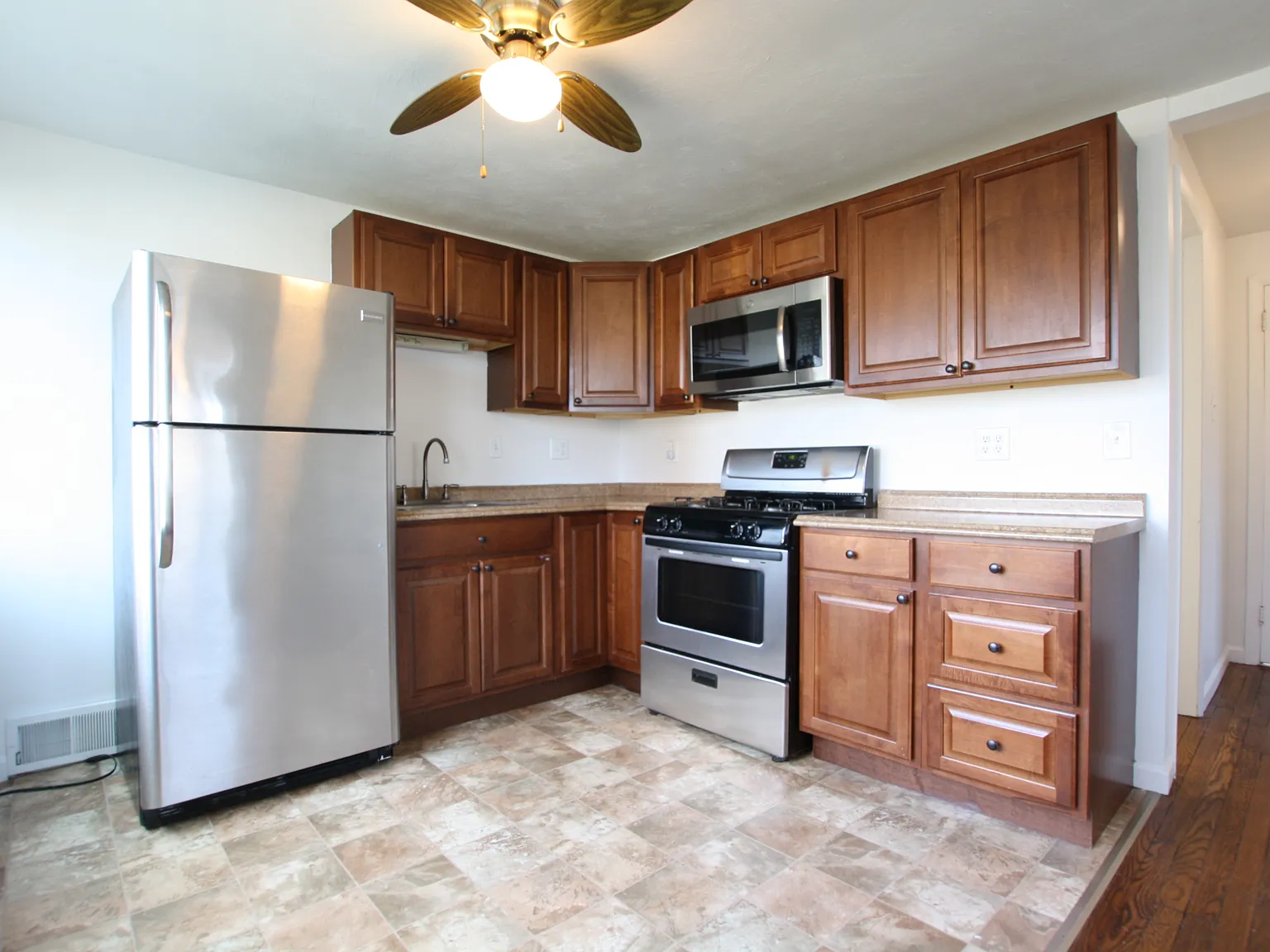 2 bed, 600 sqft, $1,200 — Photo 1