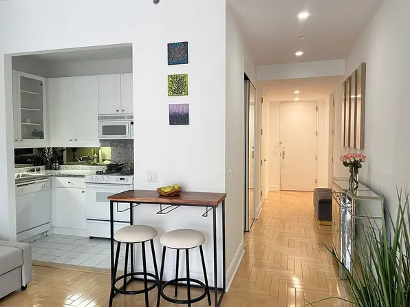 845 United Nations Plz APT 15F, New York, NY 10017