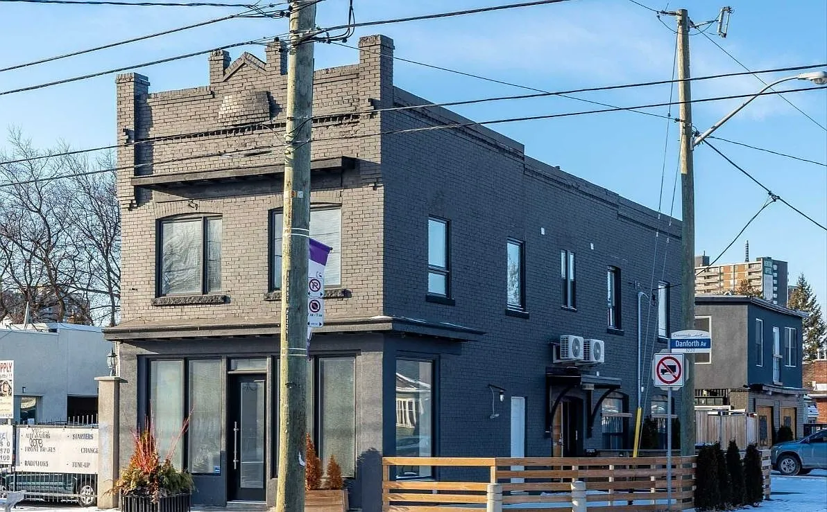 3224 Danforth Ave photo 1