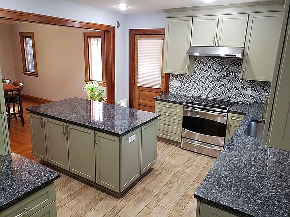 5th image of 15 E Interwood Pl