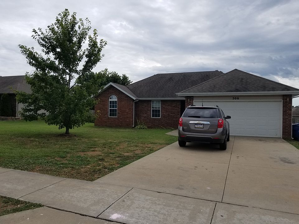 506 Truman - 2 Car Garage