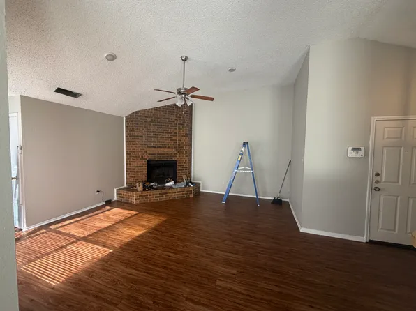 505 Valley Mills Dr, Arlington, TX 76018