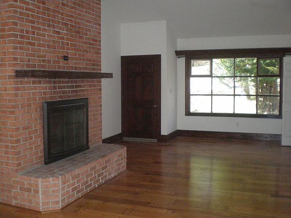 2nd image of 1203 Highland Cir