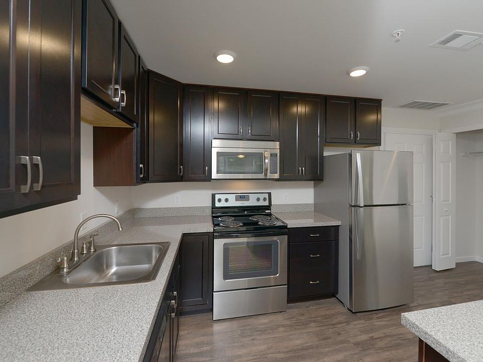 1st image of 210 Highland Corporate Dr #816470b0f
