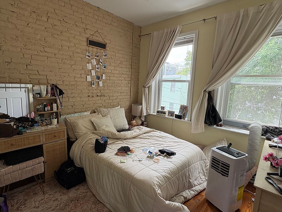 1st image of 146 Everett St APT 3