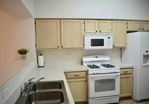 5th image of 225 Sierra Pass Dr #1