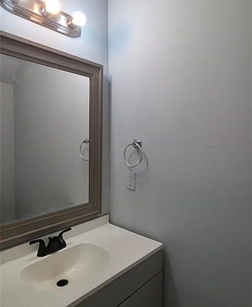 4th image of 1104 Booth Ct SW