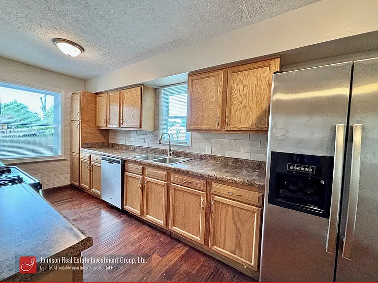 1316 Genessee Ave — Photo 2