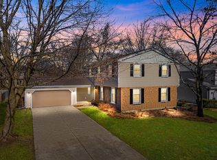 1649 Apache Dr, Naperville, IL 60563