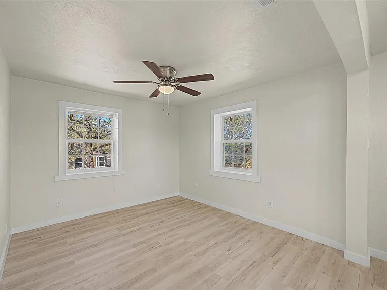 9021 White Settlement Rd #B — Photo 17