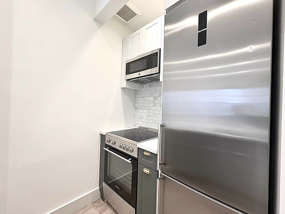 5th image of 21 Avenue B #511