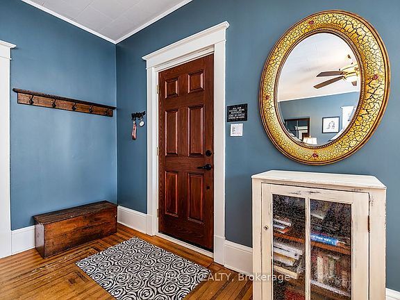5th image of 342 Metcalf St