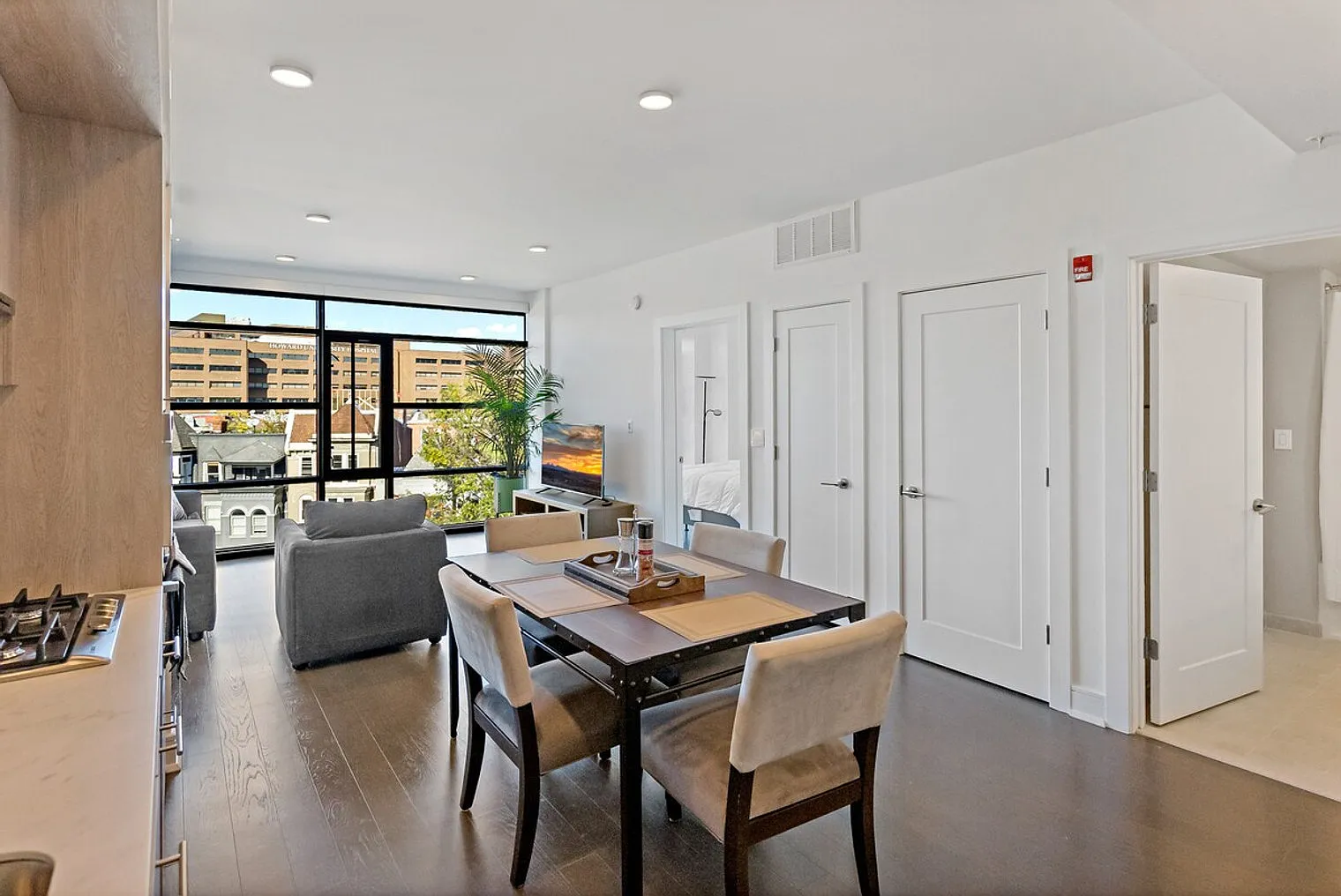 2 bed, 2.0 bath, $8,618 — Photo 3