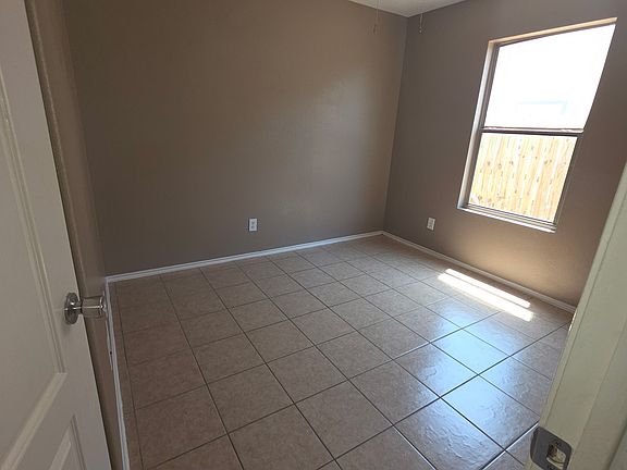 5th image of 629 Susie Dr