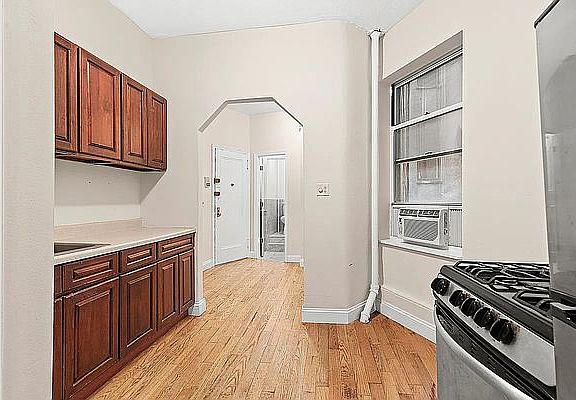 3rd image of 219 E 10th St APT 3A