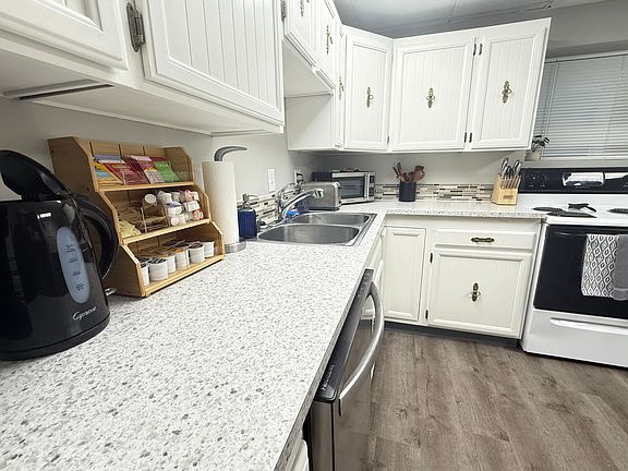 2nd image of 3637 Lynn Dr #3
