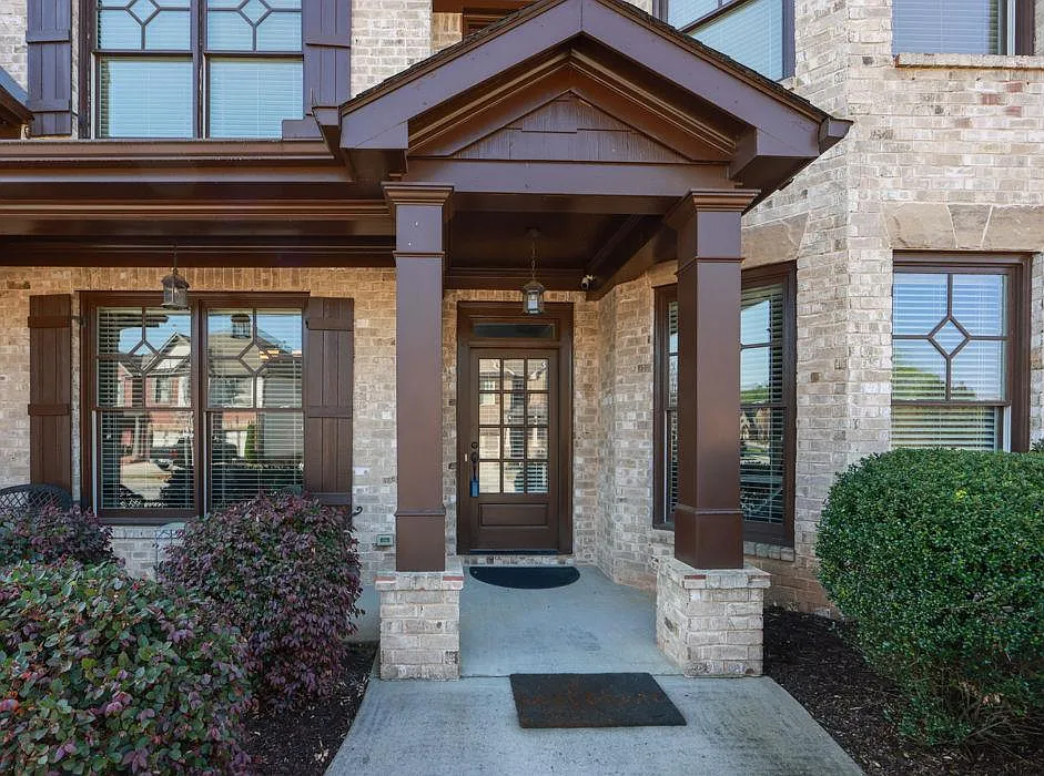 5 bed, 3.0 bath, 3286 sqft, $3,000 — Photo 2
