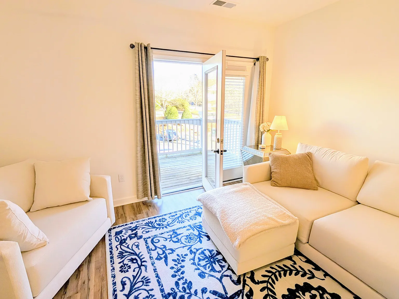 2 bed, 1149 sqft, $2,050 — Photo 3
