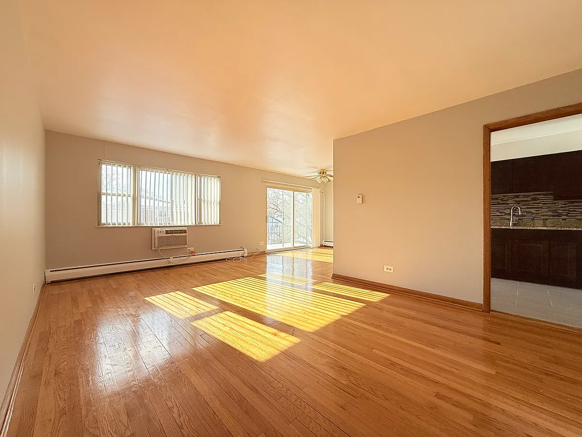 Building Photo - 1026 S River Rd #2C