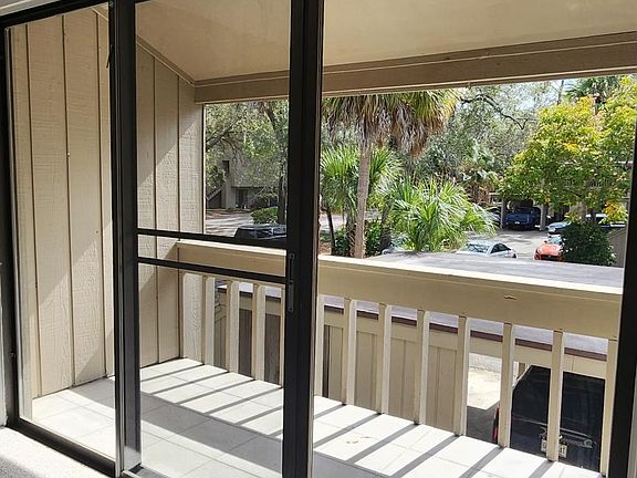 4th image of 203 Crown Oaks Way