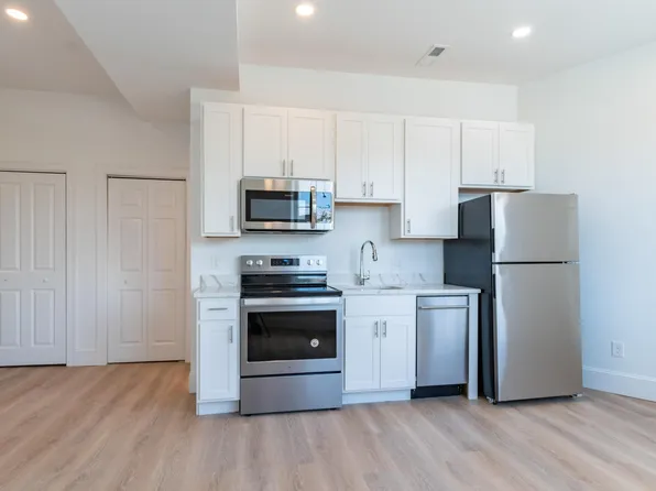 8 Water St #206, Nashua, NH 03060