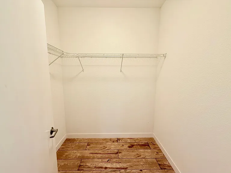 221 E 5th St — Photo 11