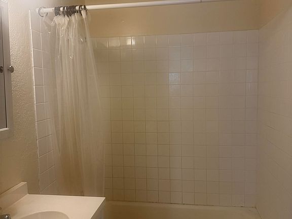 5th image of 412 E Pine Ave