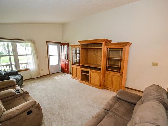 3rd image of 464 Lincoln Ave