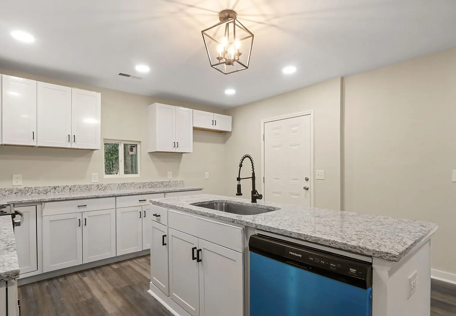 3 bed, 1244 sqft, $1,650 — Photo 3